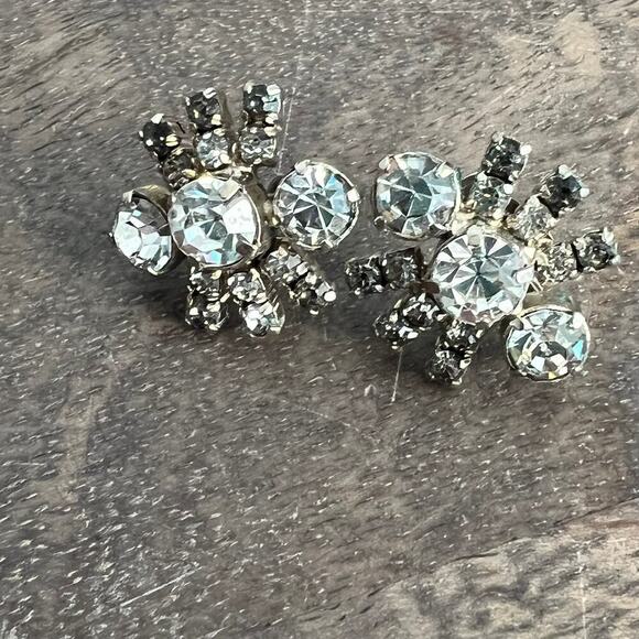 Vintage Rhinestone Studded Dazzling Cluster Burst Ornate Screw Back Earrings - Picture 3 of 9